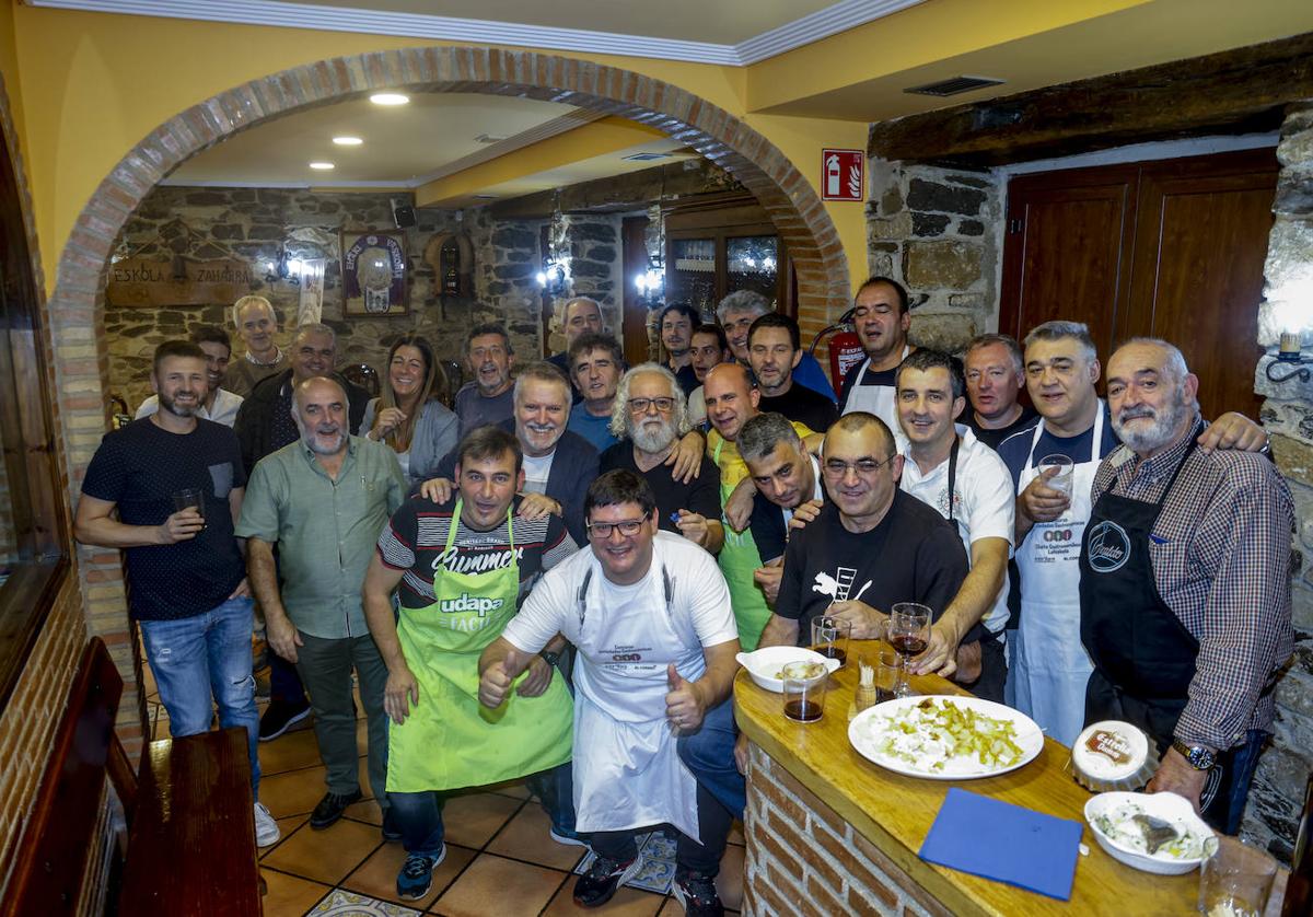 La cena en la sociedad gastronómica Eskola-Zaharra, en imágenes