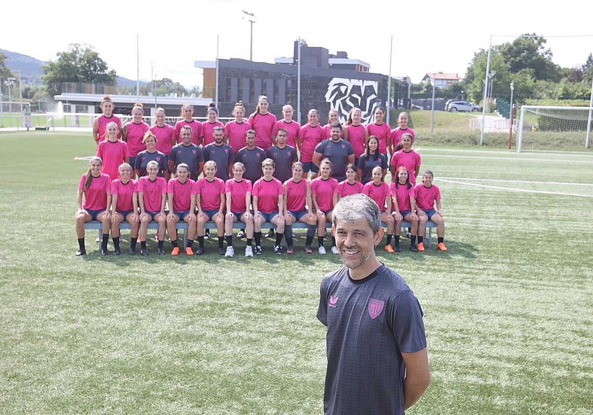 El técnico del Athletic femenino antes del derbi: «Veo al equipo más concentrado y preparado que nunca»