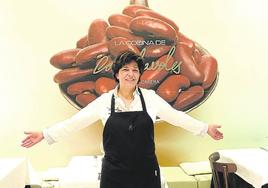 Raquel es la jefa de la cocina. Abajo, alguno de sus platos.