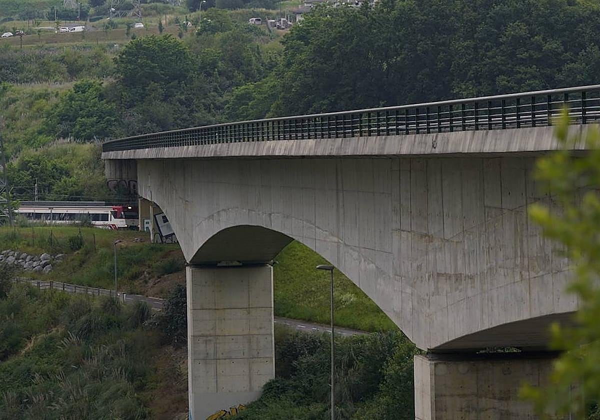 Vista de la obra del l viaducto de Zarátamo del TAV.