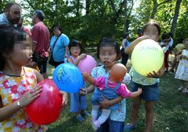 Una jornada festiva de las familias adoptantes que se celebró en Olárizu a principios del milenio.