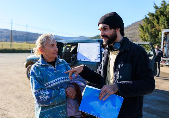 Eneko Sagardoy y Elena Irureta en el rodaje de 'Betiko gaua'.