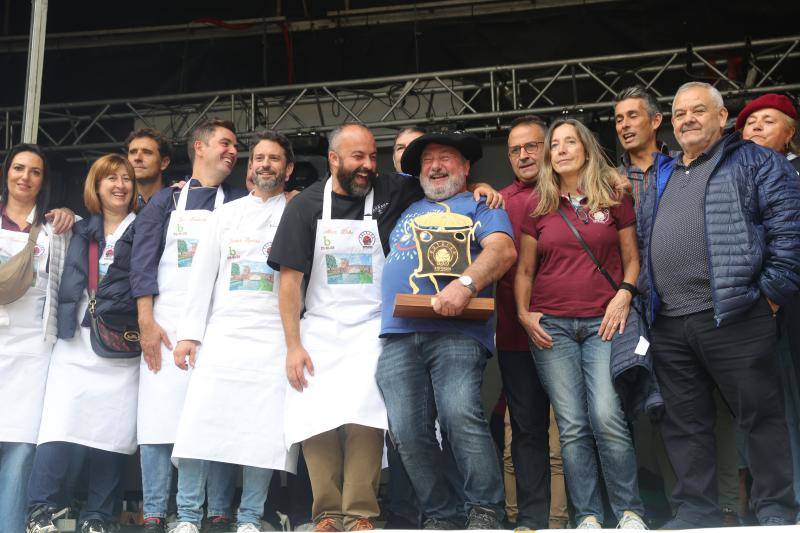 El gerniqués José Antonio Zumalakarregi, tras coronarse como campeón de esta edición número 51, en la que participaron 162 putxeras. 