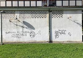 Todos los partidos menos EH Bildu condenan las pintadas a favor de ETA aparecidas en Sodupe