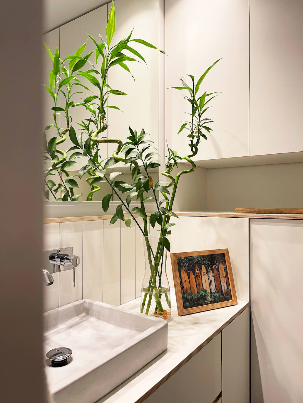 El piso de Beatriz en Bilbao o cómo esta pintora ha llenado su hogar de arte