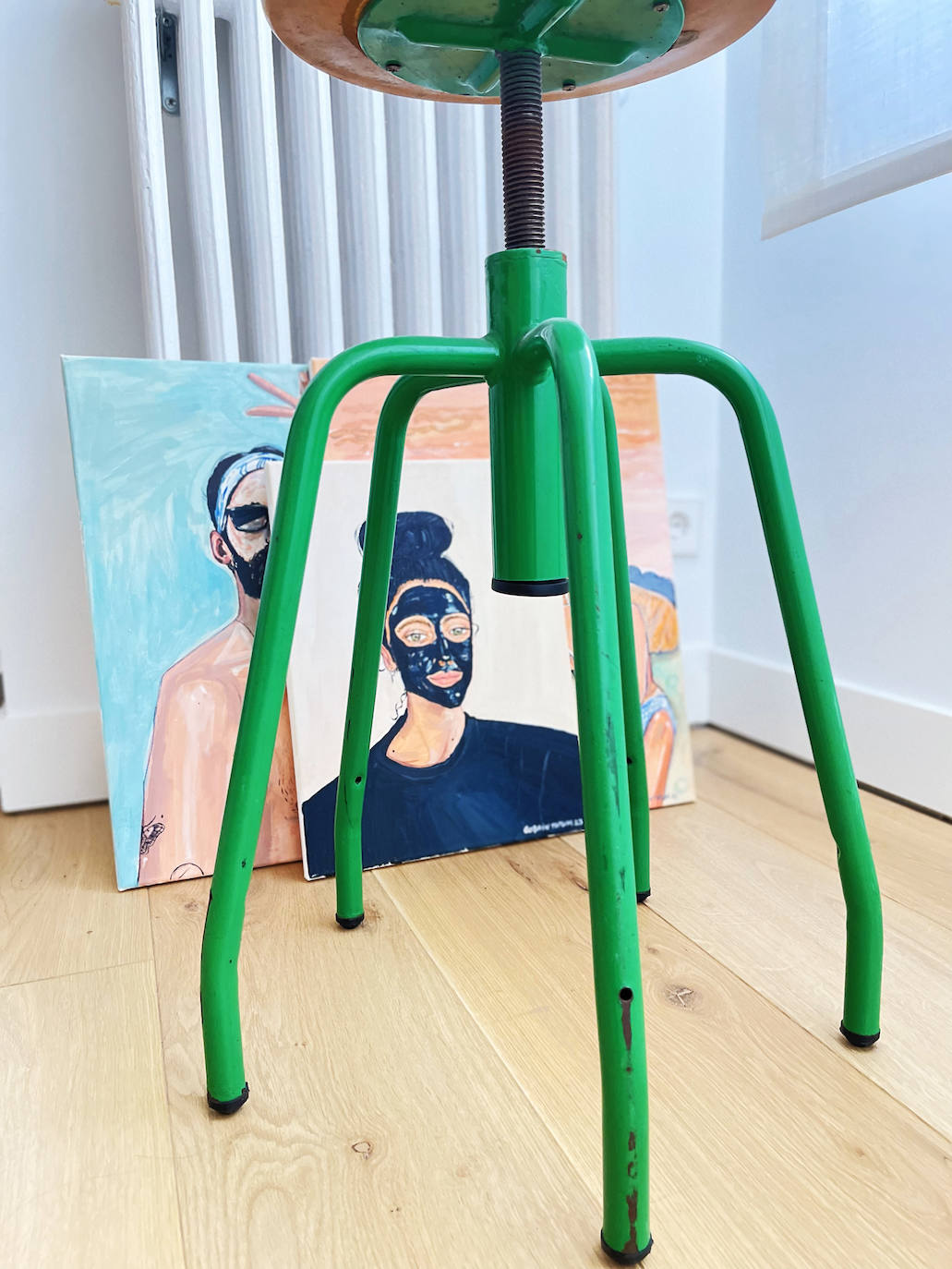 El piso de Beatriz en Bilbao o cómo esta pintora ha llenado su hogar de arte