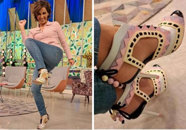 Adela, con sandalias de Sophia Webster.