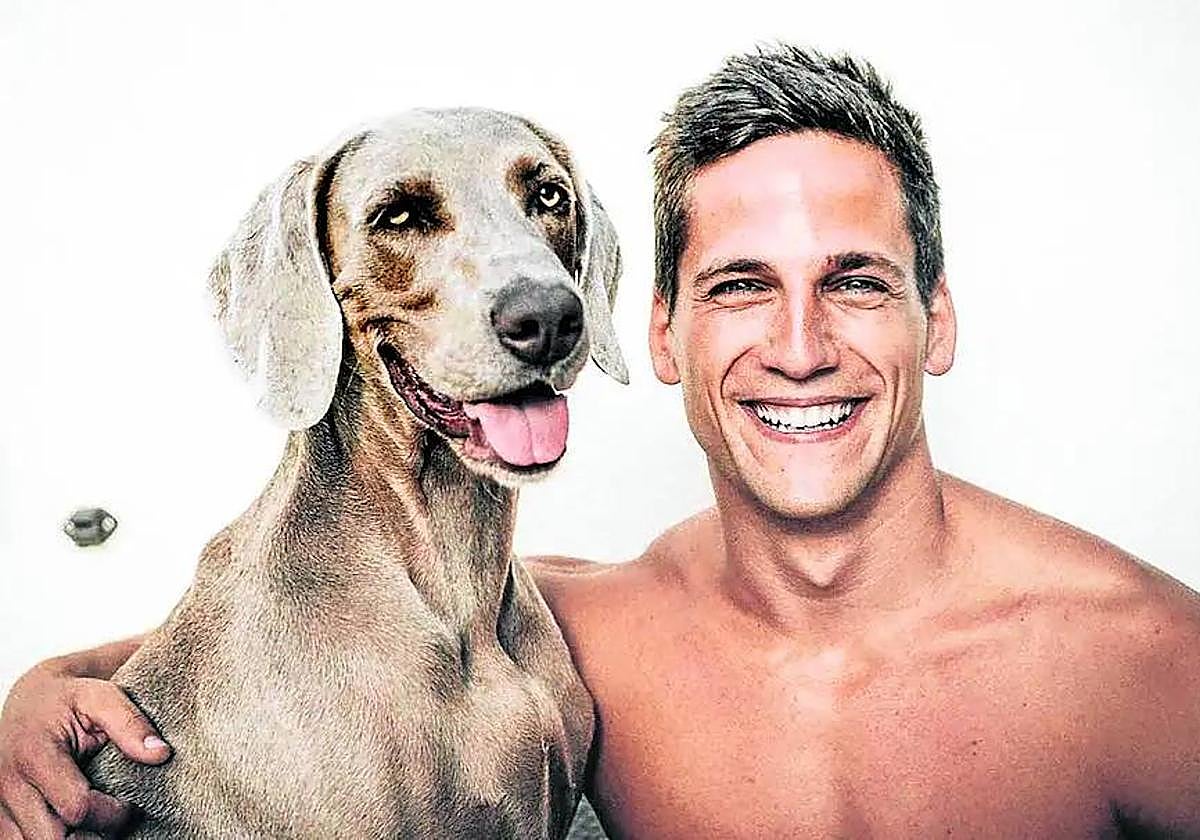 Su perra Noa no se pierde una foto.