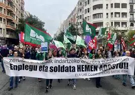 La cabeza de la manifestación de esta mañana en Bilbao.