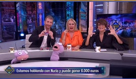 Pablo Motos, Carmina Barrios y Silvia Abril, en el momento de entregar el premio a la alavesa Nuria.