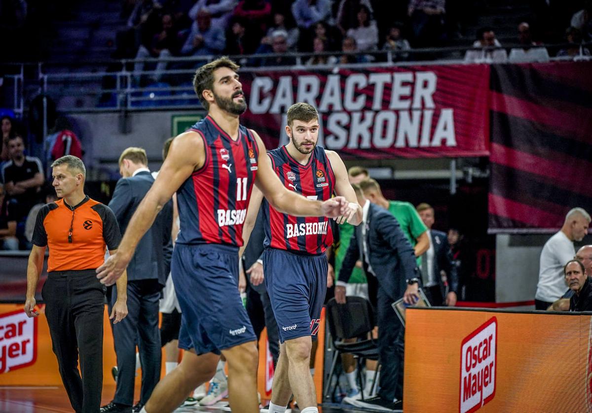 Dani Díez y Rogkavopoulos, en el partido ante el Zalgiris