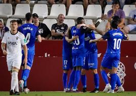 El Amorebieta festeja un gol en el Carlos Belmonte, único campo donde ha logrado puntuar.