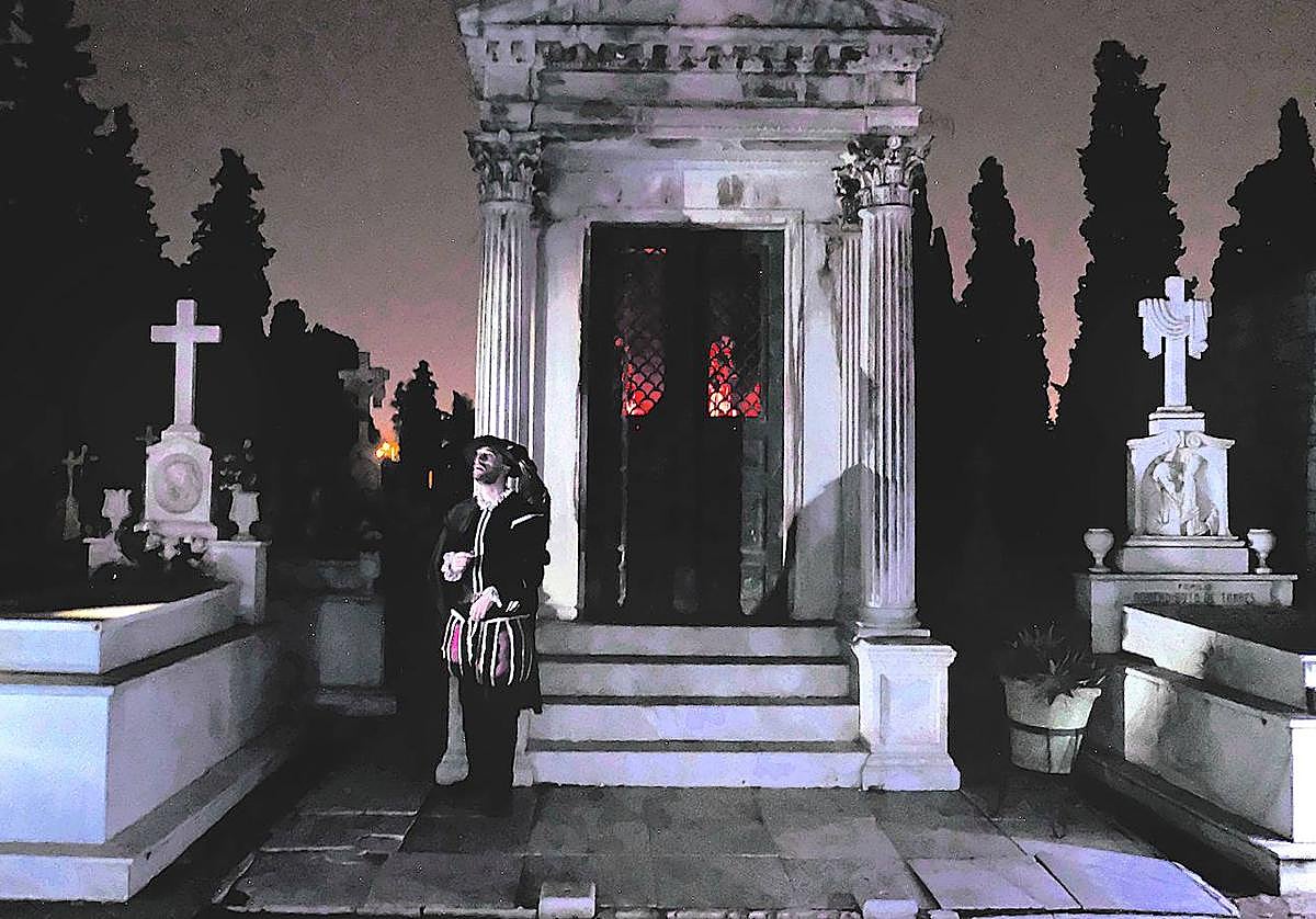 Representación de 'Don Juan Tenorio' en el cementerio de Sevilla.