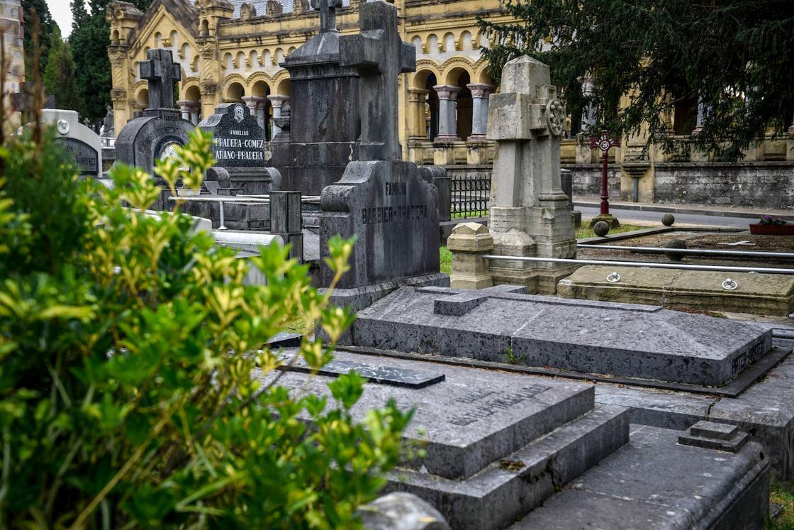 Fallecida en 2014 a los 110 años, es la persona más longeva enterrada en el cementerio. Descansa en este panteón familiar.