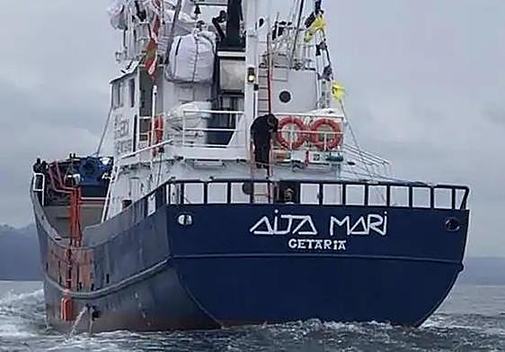 Imagen del 'Aita Mari' durante una de sus rutas.