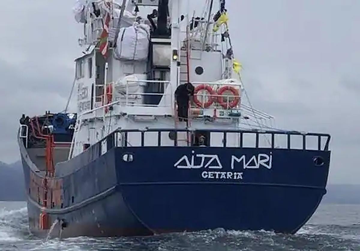 Imagen del 'Aita Mari' durante una de sus rutas.