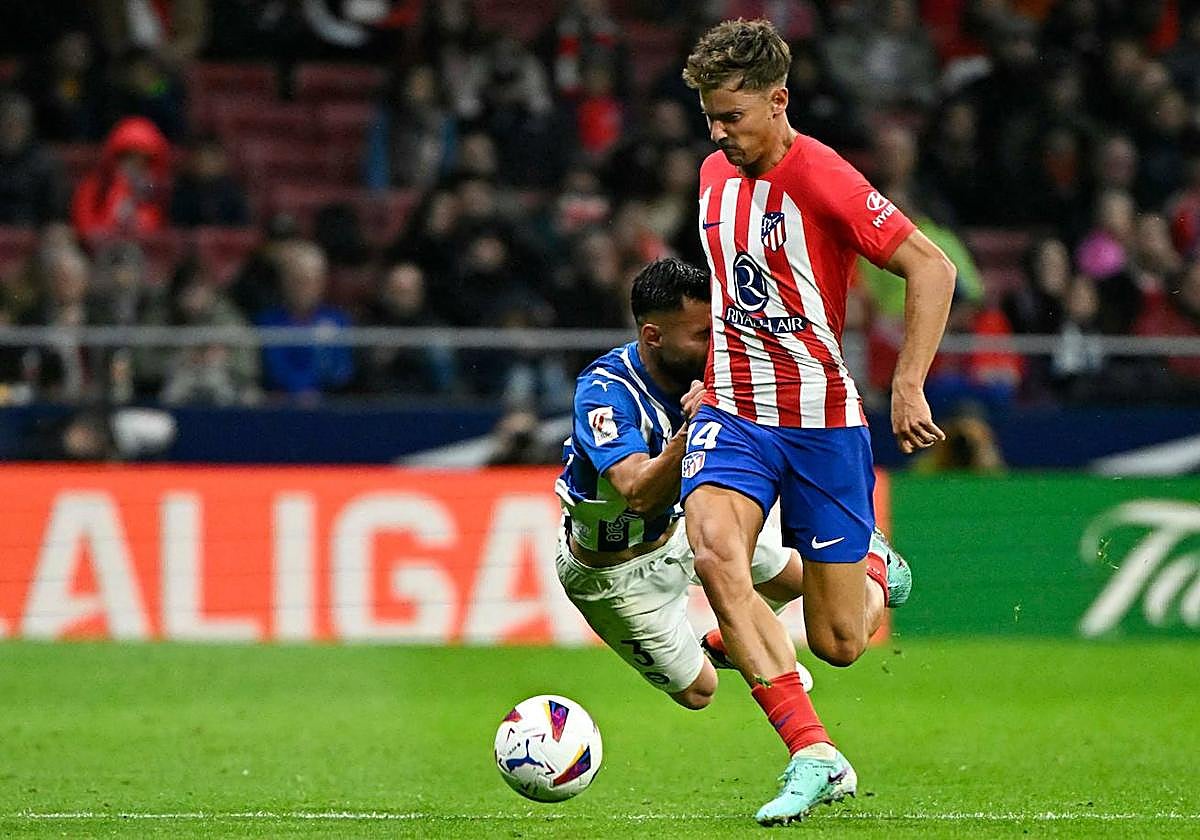 Lance entre Llorente y Duarte saldado con amarilla para ambos y que encendió el duelo.