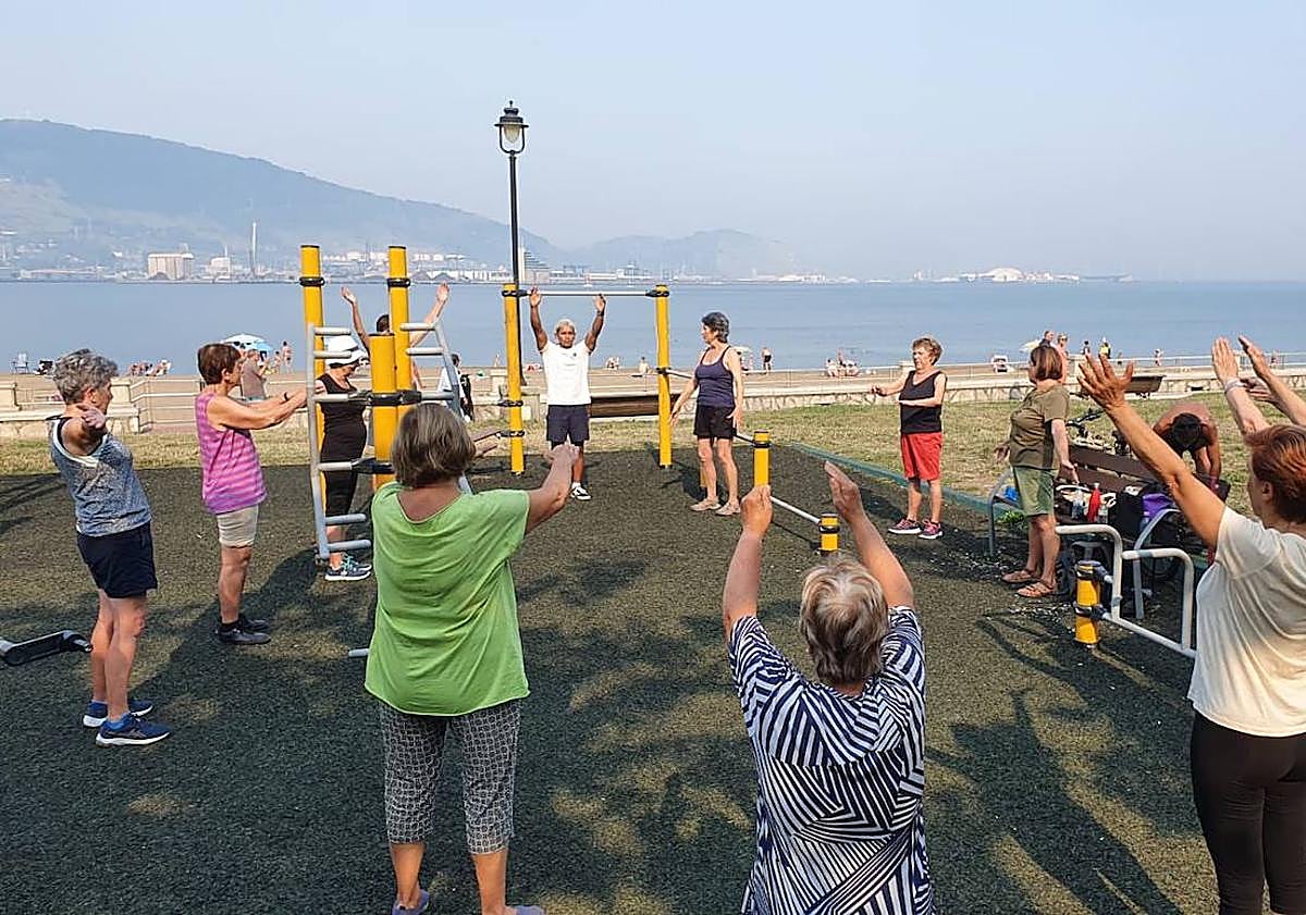 Imagen principal - Actividades que se desarrollan en las instalaciones impulsadas por la joven leiotarra. 