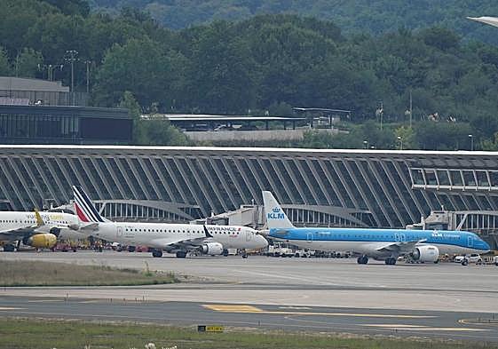 Aviones en el aeropuerto de Loiu
