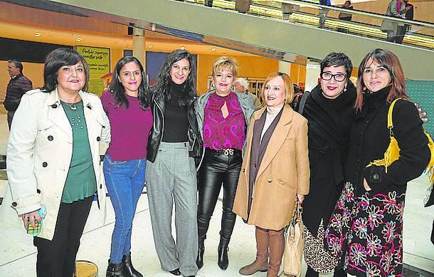 Carmen Flores, Arami Ruiz de Arbulo, Noemí Menéndez, Rocío Bravo, Julia Liberal, Marta Fernández e Itziar Inza. 