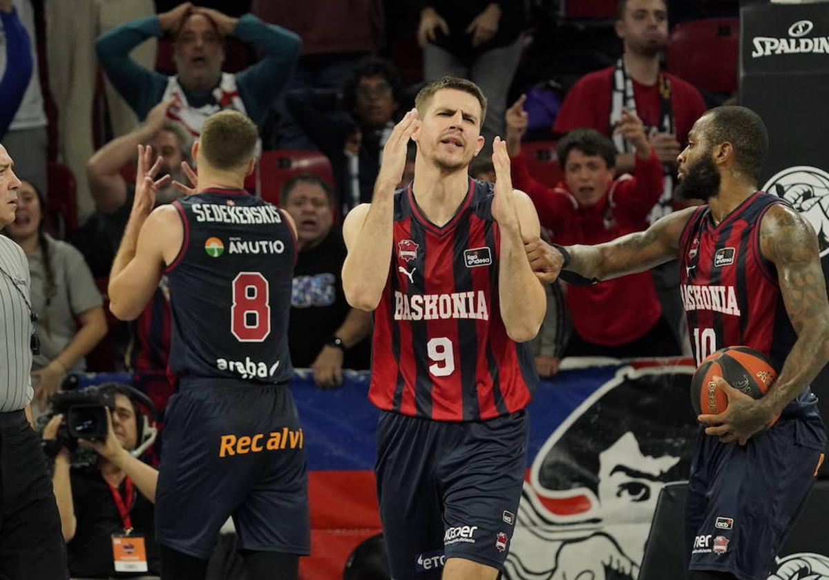 Los árbitros invalidan el triple final de Marinkovic 40 minutos después de la conclusión del Baskonia-Gran Canaria