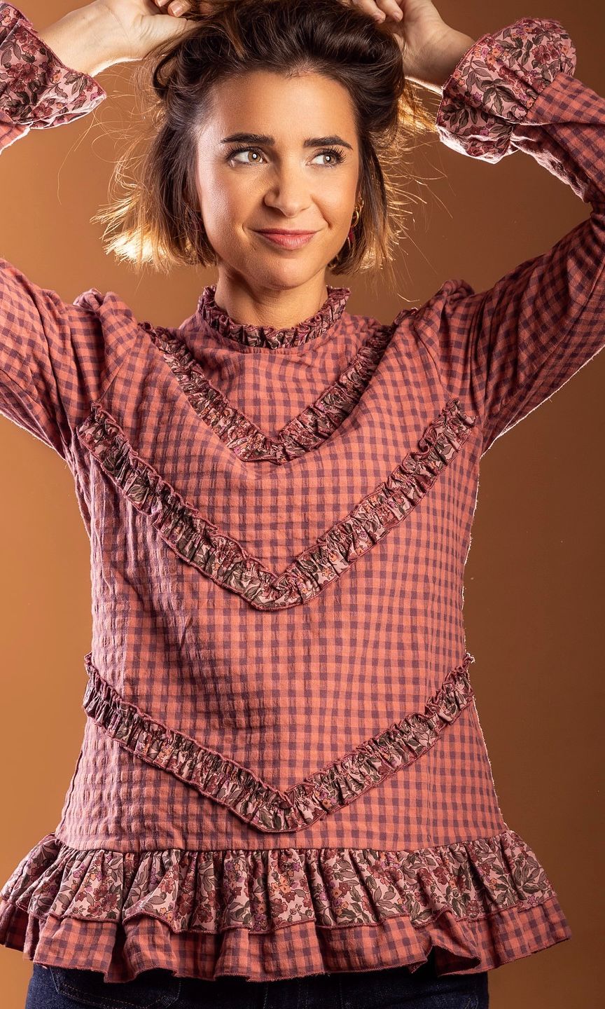 La firma vizcaína que triunfa por sus pendientes lanza las camisas y vestidos más deseados del otoño