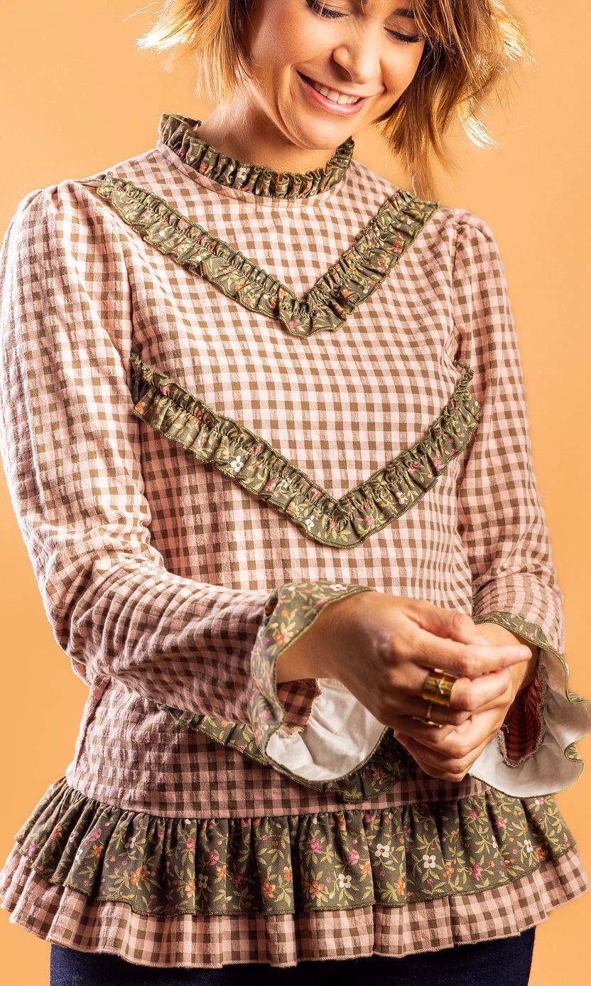 La firma vizcaína que triunfa por sus pendientes lanza las camisas y vestidos más deseados del otoño