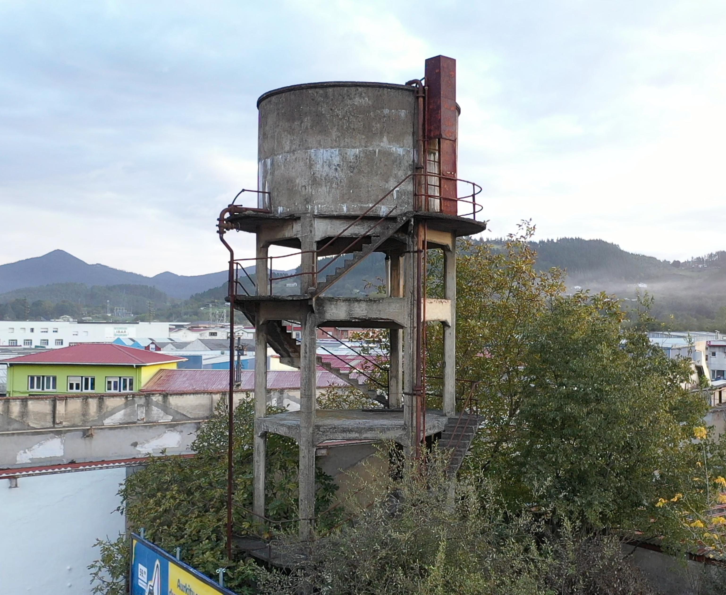 Imagen actual del depósito de agua de Los Pirineos