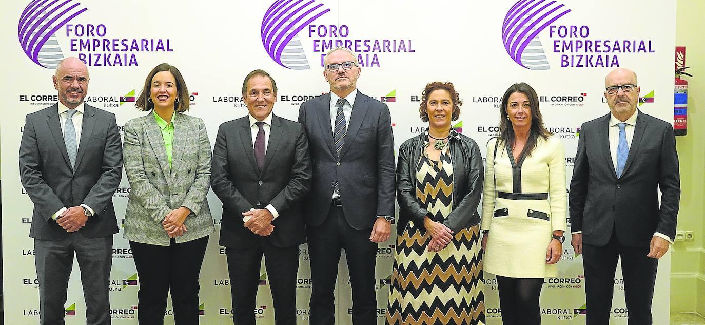 Xabier Egibar, Itxaso Berrojalbiz, Txomin García, Iñigo Barrenechea, Amaia Arregi, Susana Andrés y José Miguel Santamaría.