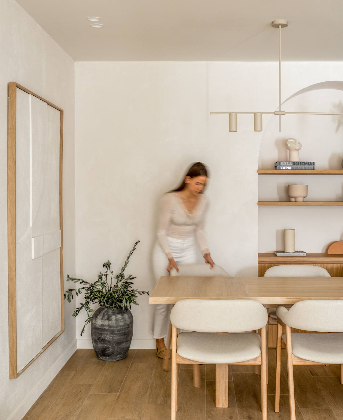 El piso de una pareja en Leioa de estilo mediterráneo en el que se respira calma