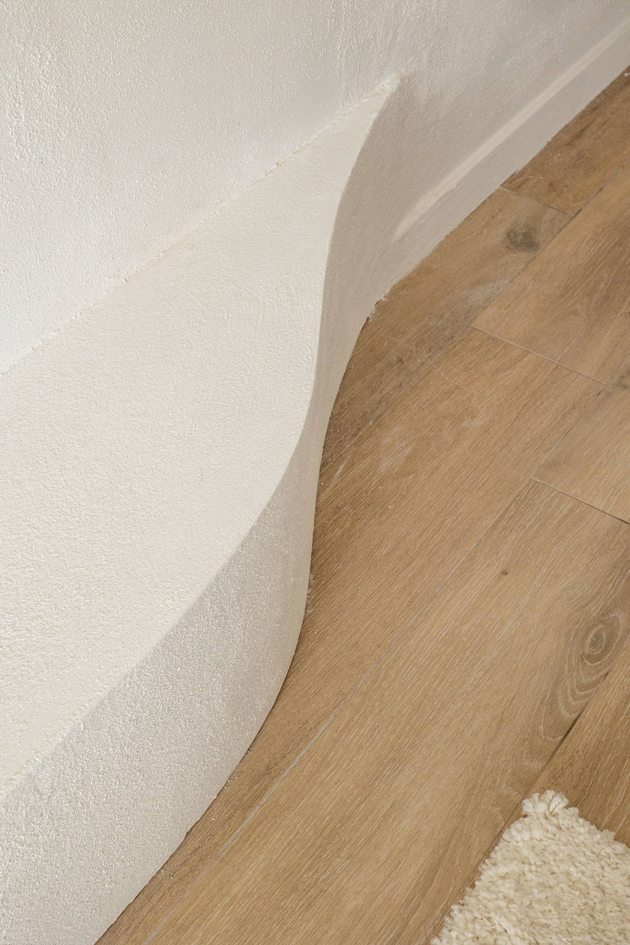 El piso de una pareja en Leioa de estilo mediterráneo en el que se respira calma