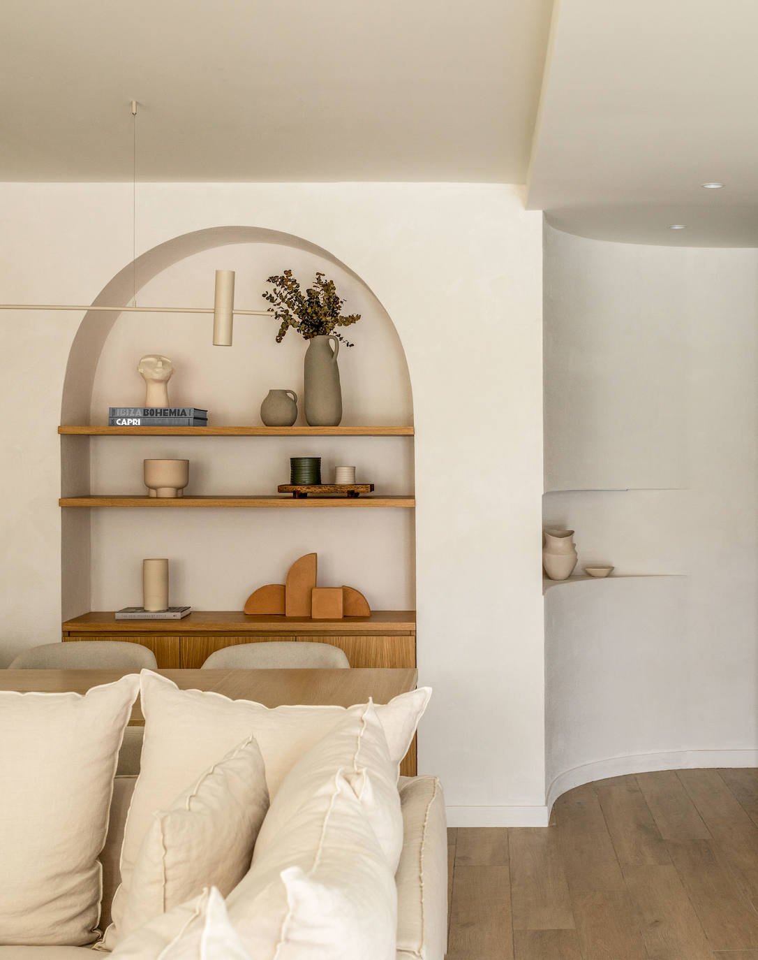 El piso de una pareja en Leioa de estilo mediterráneo en el que se respira calma