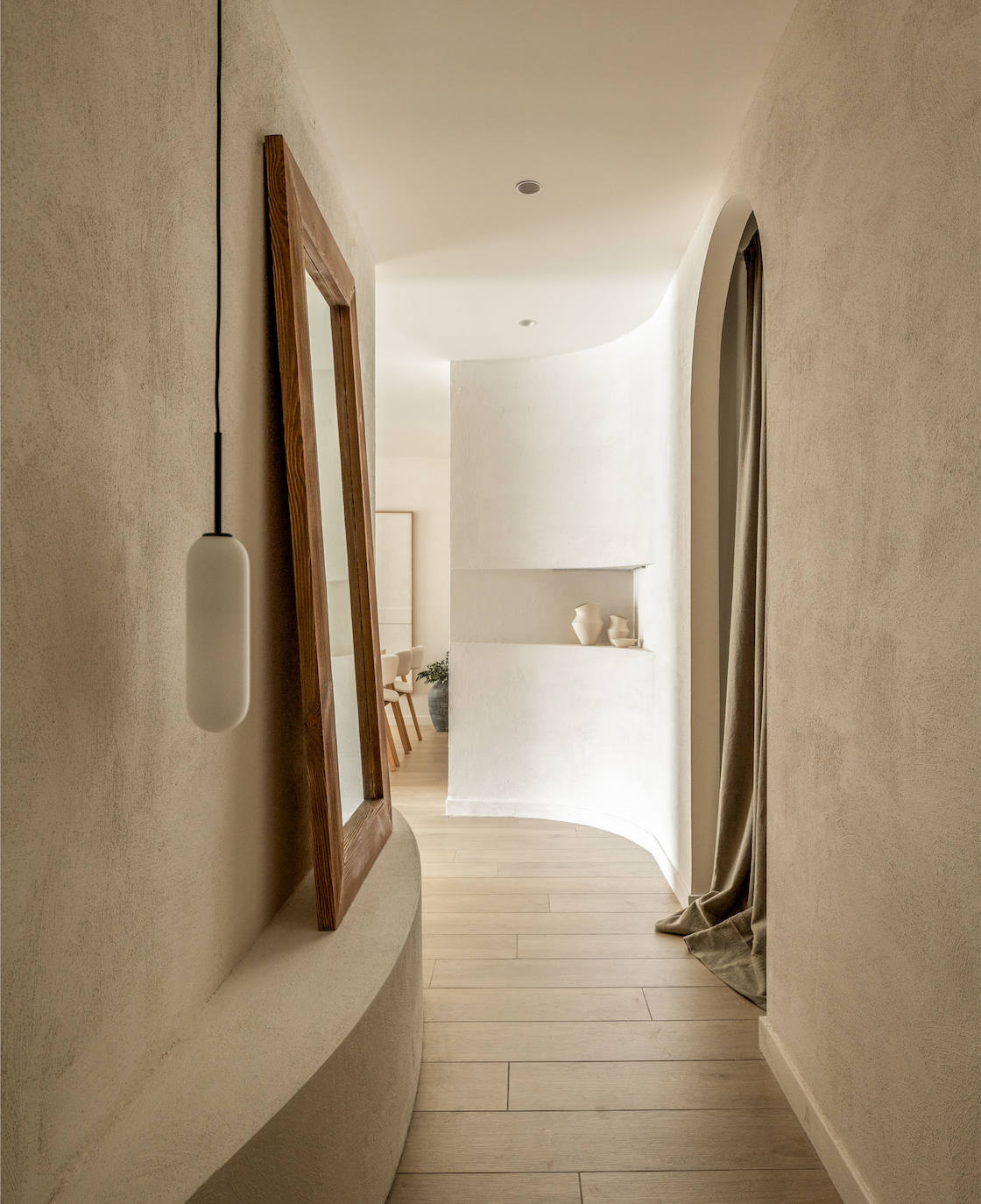 El piso de una pareja en Leioa de estilo mediterráneo en el que se respira calma