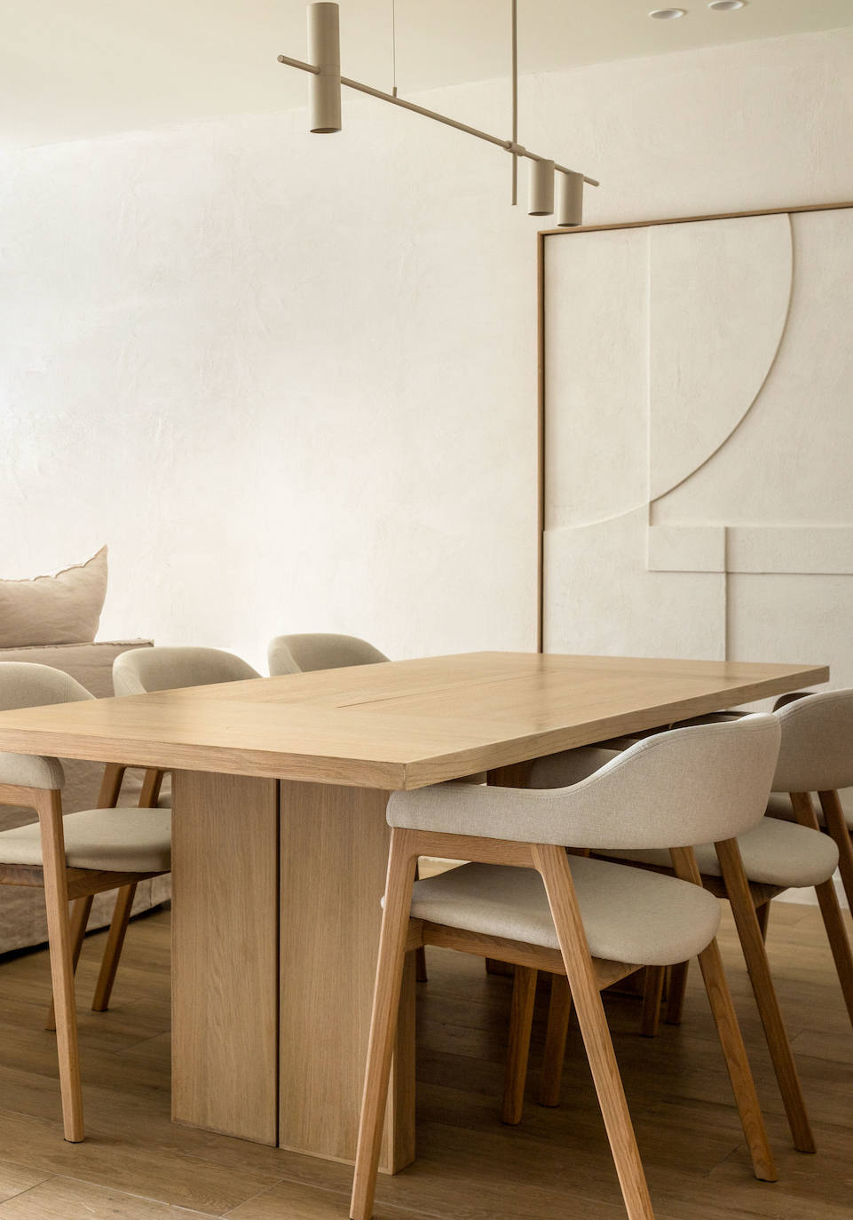 El piso de una pareja en Leioa de estilo mediterráneo en el que se respira calma