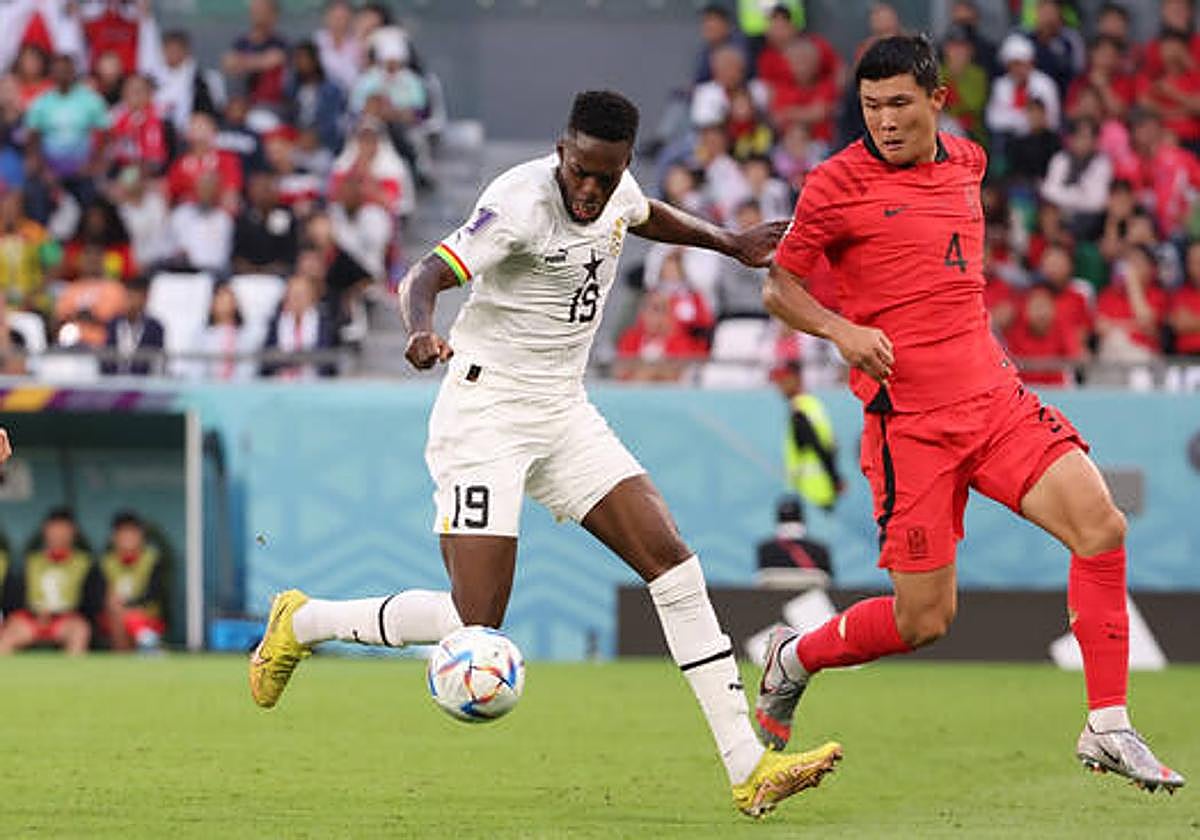 Williams conduce el balón en el partido Ghana-Corea del sur del pasado Mundial.