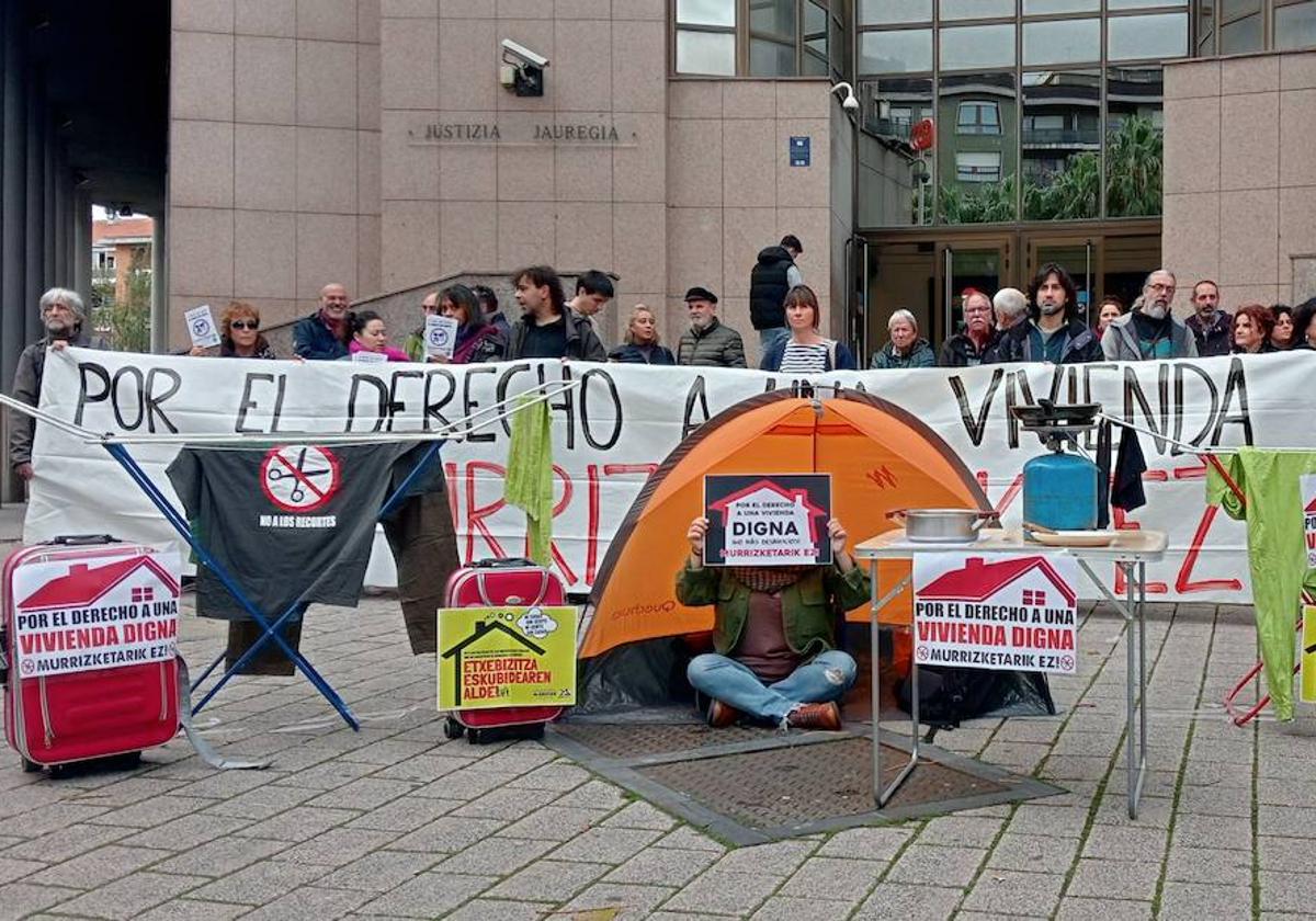 Denuncian el desahucio de 2.225 familias de Barakaldo en los últimos once años