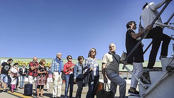 Foronda amplía su oferta de vuelos estivales con un chárter a Atenas