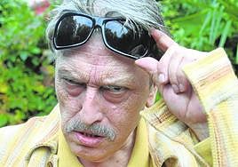 Iván Zulueta en 2005 en Villa Aloha, la mansión familiar sobre la bahía de La Concha.