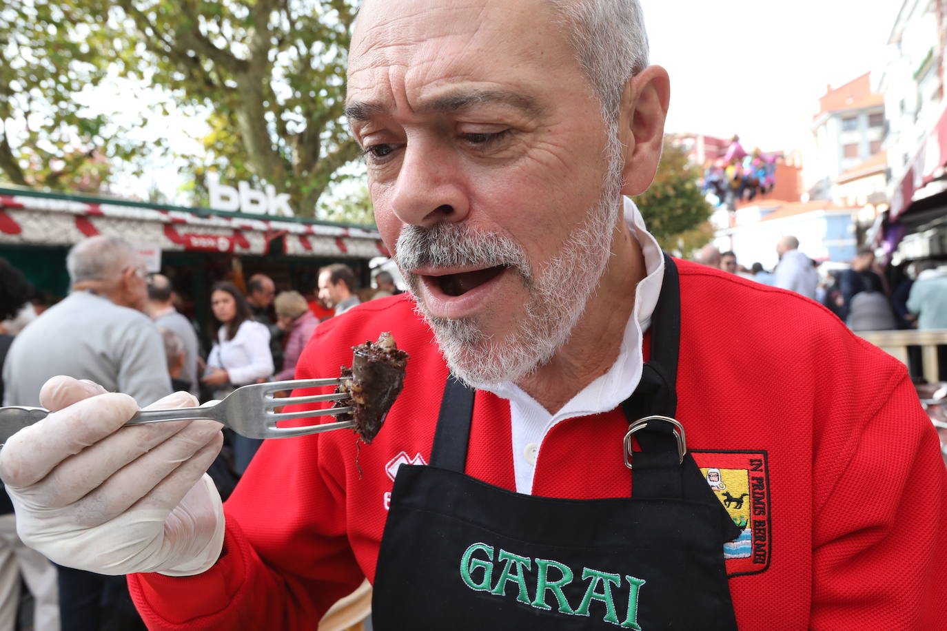 Multitudinaria feria del cerdo en la localidad costera