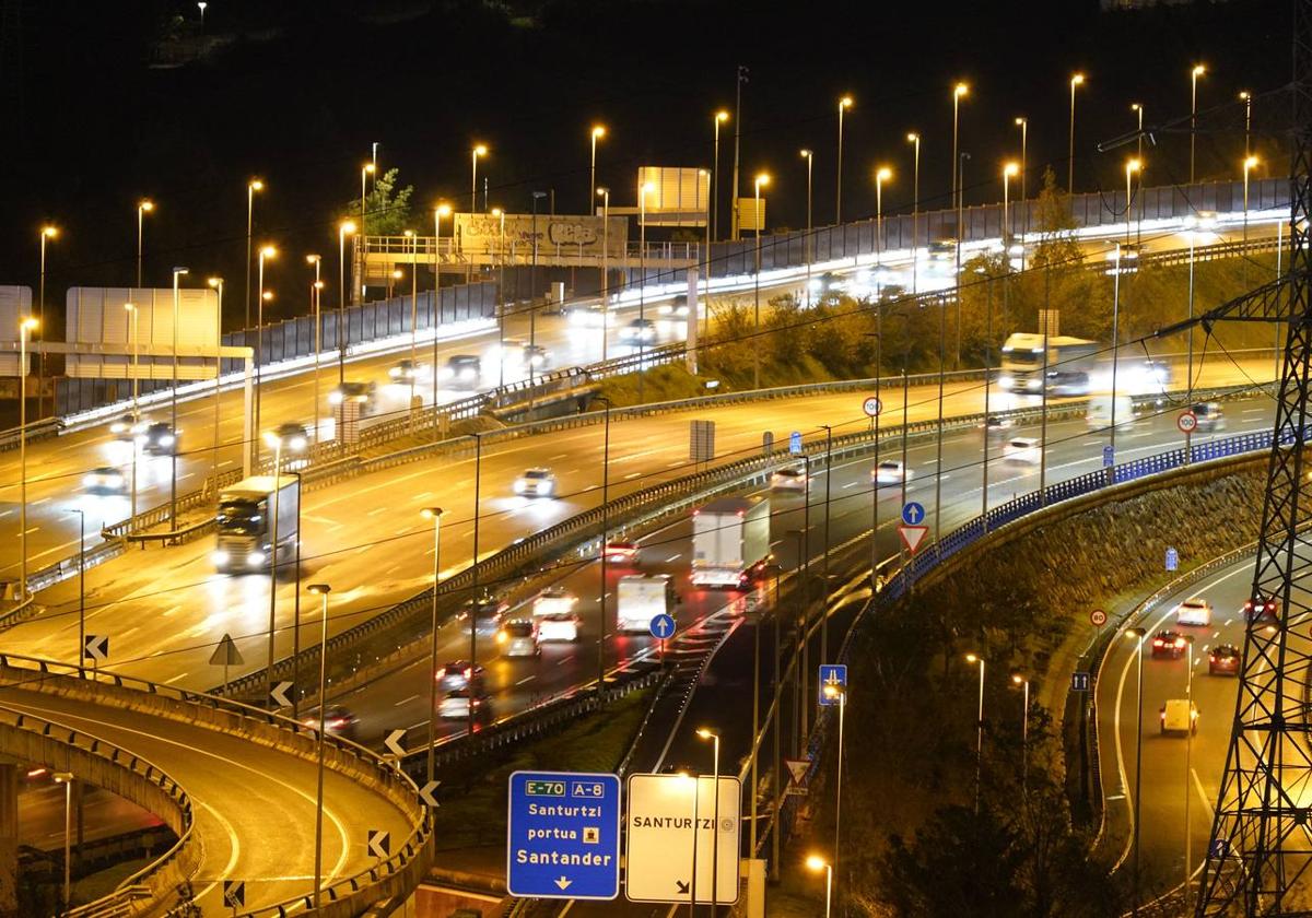 Otro paso para cambiar a led las 40.000 farolas de las vías forales