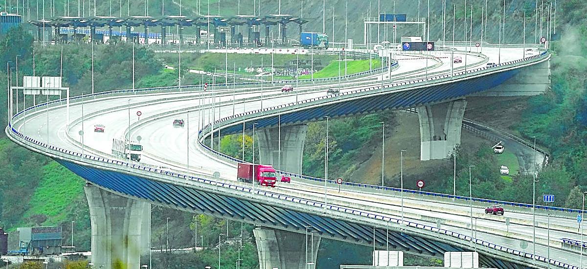 La Supersur está solo al 59% de las previsiones iniciales en cuanto a camiones al registrar únicamente el paso diario de 4.153 vehículos frente a los 7.000 que se barajaban.