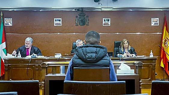 Multa de 6.000 euros por abusar dos veces en una tarde de una discapacitada en Vitoria