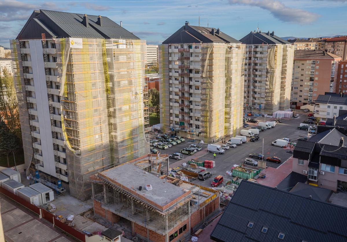 Las obras del recinto de la Guardia Civil incluyen el aislamiento de las tres torres de viviendas.