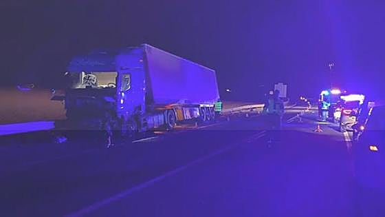 Fallece un joven de Bilbao en un accidente entre un coche y un camión en La Rioja