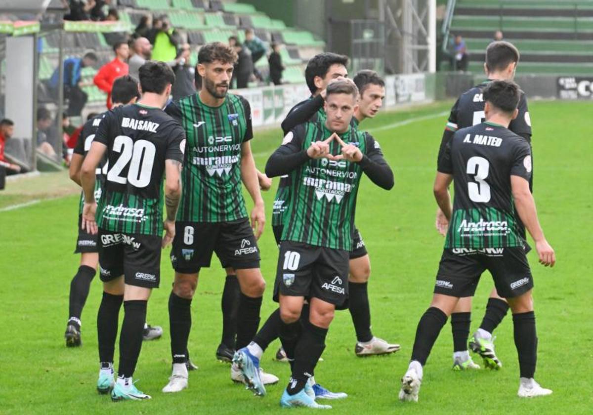 Los jugadores, ante un partido contra el Celta.