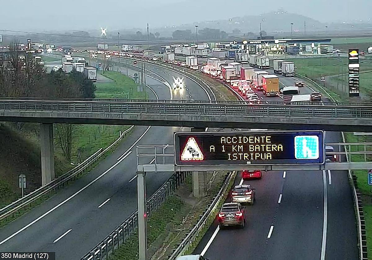 El accidente ha ocurrido en la A-1, en las inmediaciones de Lopidana.
