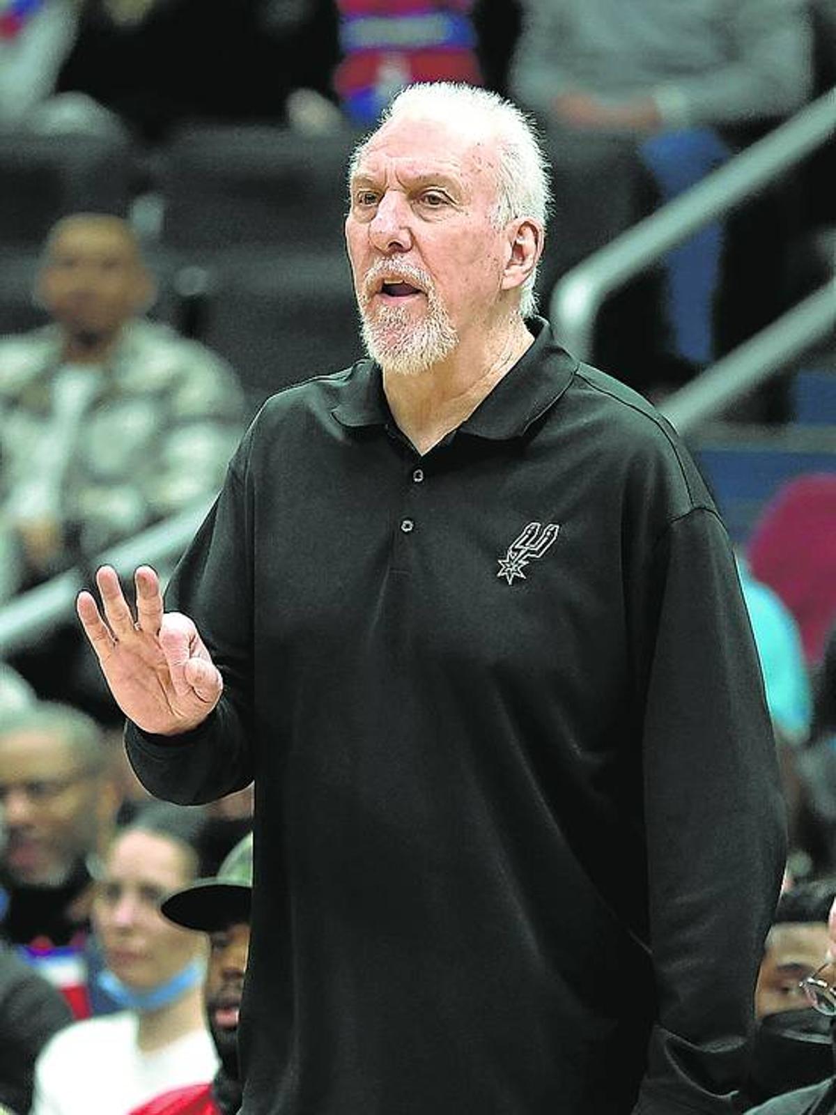 Popovich dirige un encuentro de los San Antonio Spurs.