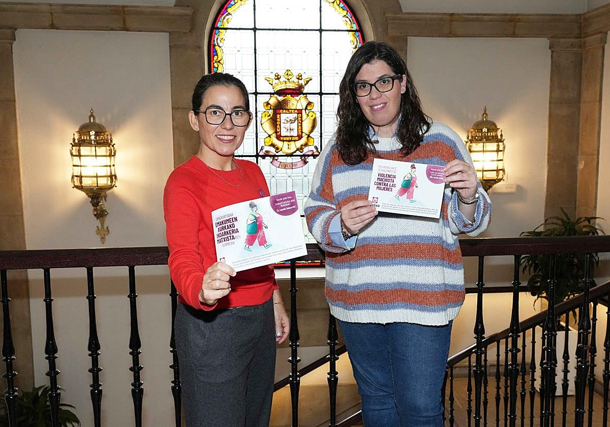 La alcaldesa, Amaia Agirre, junto a Carmen Díaz, concejala de Cohesión Social.