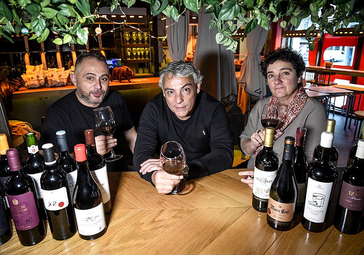 Asier Santisteban, Ricardo Pérez y Teresa Guilarte.