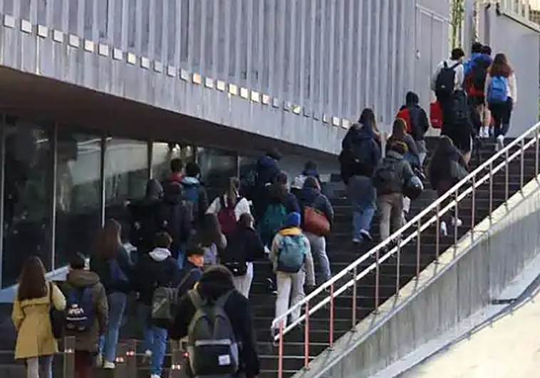 «Mi hija de 11 años borró el chat pero vio imágenes porno muy fuertes»